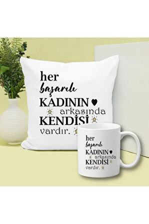 Başarılı Kadının Arkasında Kendisi Baskılı Kupa ve Yastık Hediyelik Set Arkadaşa Hediye