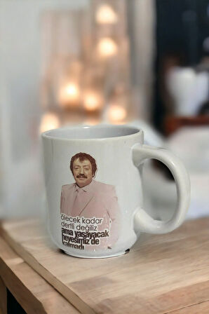 Hediyemi Ölecek Kadar Dertli Değiliz Ama Yaşayacak Hevesimizde Kalmadı Baskılı Kupa Bardak