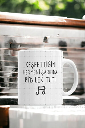 Hediyemi Keşfettiğin Her Yeni Şarkıda Bi Dilek Tut Baskılı Kupa Bardak
