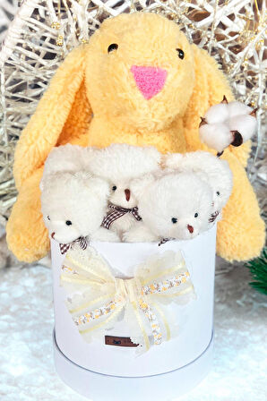 Özel Kutuda, Sarı Jellycat Tavşan, 5 Beyaz Ayıcık – Pamuk Çiçeği Dokunuşlu, Özel Ayıcık Buketi
