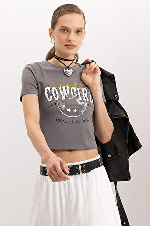 DeFacto Coool Fitted Vücuda Oturan Bisiklet Yaka Baskılı Crop Kısa Kollu Tişört D5340AX24AUGR310