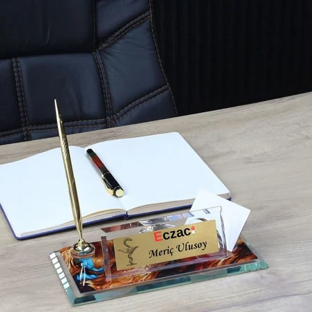 Kişiye Özel Eczacı Logolu Kristal Masa Üstü İsimlik - Saatli Kartvizitlikli Lüks Ofis Hediyesi