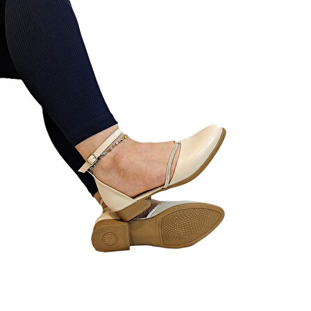 Fiyra 4050 Bej Taşlı Bilek Bağlı Karnıyarık Kadın Babet Sandalet