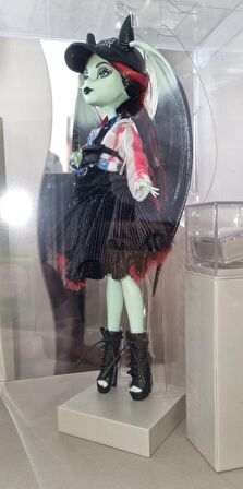 Monster High - Off-White c/o Monster High Raven Rhapsody Doll