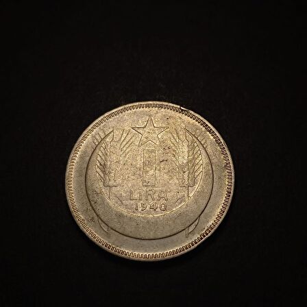 1940 İnönü 1 lira ÇÇT+ madeni para - Gümüş - Ağırlığı 12 gramdır. Çapı 29,5 mm ve kalınlığı 1,86 mm