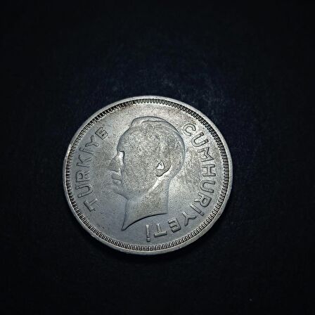 1940 İnönü 1 lira ÇÇT+ madeni para - Gümüş - Ağırlığı 12 gramdır. Çapı 29,5 mm ve kalınlığı 1,86 mm