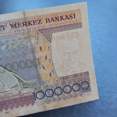 Escoines Koleksiyon 3996367e82d1df0892 7.Emisyon 1 Milyon Türk lirası CA/LEKELİ eski kağıt para