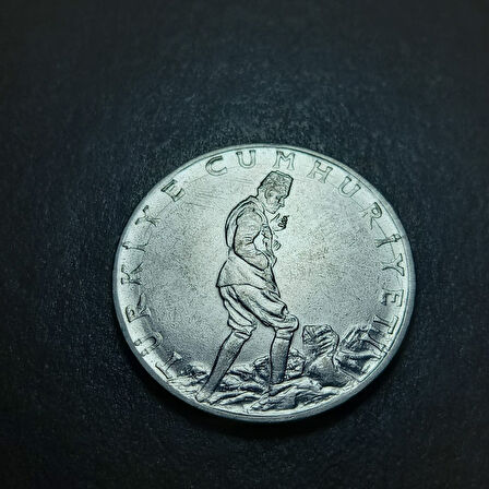 Escoines Koleksiyon 3996368f41bc4d1209 1979 Akmonital 2½ Lira Çatlak Kalıp Nadir Çıkar çil para