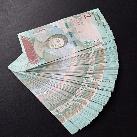 Escoines 3996368f576833056e 2018 Venezuela 2Bolivar ÇİL 100 Adet Deste