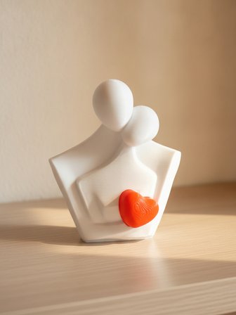 Sarılan Çift Dekoratif Obje ve Biblo Sevgililer Günü Kırmızı Kalpli 10 Cm - Dekoratif