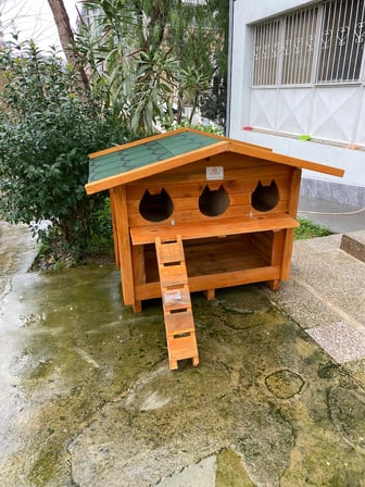 Pati Emlak Kedi Evi Ahşap Mamalıklı Dış Mekan Pati Emlak Kedi Kulübesi Ahşap