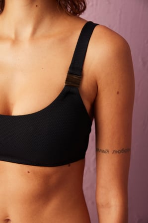 Siyah Maya Askıları Aksesuar Detaylı Bikini Üstü