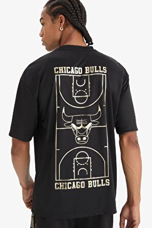 DeFactoFit NBA Chicago Bulls Oversize Geniş Kalıp Bisiklet Yaka Sırt Baskılı Kısa Kollu Tişört E0361AX25SPBK81