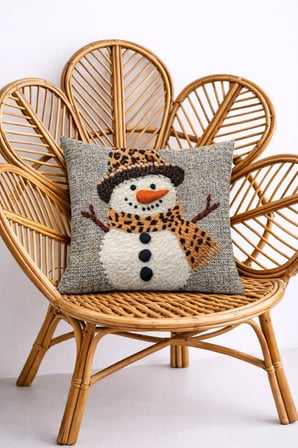 Leopar Detaylı 3D Kardan Adam Dekoratif Kırlent Kılıfı (45x45 cm)