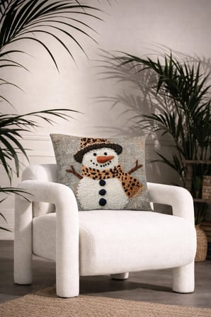 Leopar Detaylı 3D Kardan Adam Dekoratif Kırlent Kılıfı (45x45 cm)