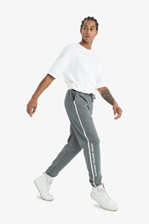 DeFactoFit NBA Wordmark Kalın Jogger Eşofman Altı Standart Fit Beli Bağcıklı Cepli D8618AX25SPGR311