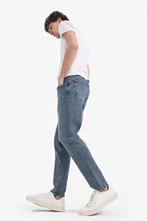 DeFacto Slim Tapered Fit Dar Kalıp Normal Bel Daralan Paça Jean Pantolon E7035AX25SPNM84