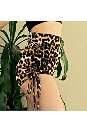 Yanlardan Biye ile Büzülüp Açılır Şort