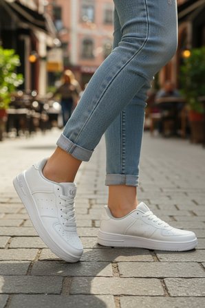 Enoch Kadın Spor Ayakkabı Perfore Burun Detaylı Ve Kontrast Düz Tabanlı Günlük Casual Sneaker