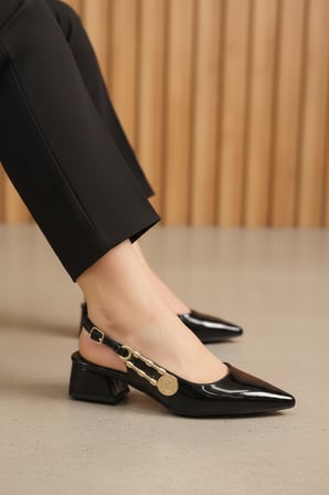 Enoch Kadın Siyah Rugan Aksesuar Detaylı Alçak Topuklu Slingback Ayakkabı
