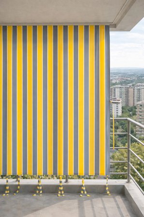 Sarı-Gri balkon perdesi kornişli bağcıklı dış mekan dayanıklı modern balkon brandası