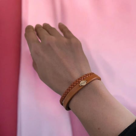 14 Ayar Altın Plakalı Rosa İsmine Özel Yuvarlak Figürlü Kahverengi Derili Hediye Bileklik-401