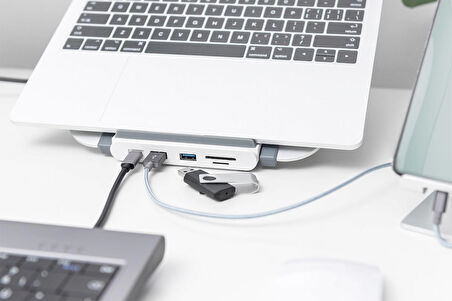 Laptop Standı Yükselticili Usb-C Istasyonu (8 Bağlantı Noktalı) Gümüş/Beyaz