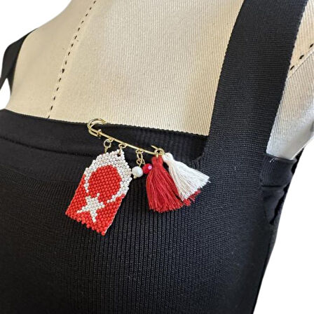 Uretti - Özlem 9422 1710 El Yapımı Türk Bayrağı Motifli Kum Boncuk Yaka İğnesi