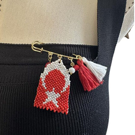 Uretti - Özlem 9422 1710 El Yapımı Türk Bayrağı Motifli Kum Boncuk Yaka İğnesi