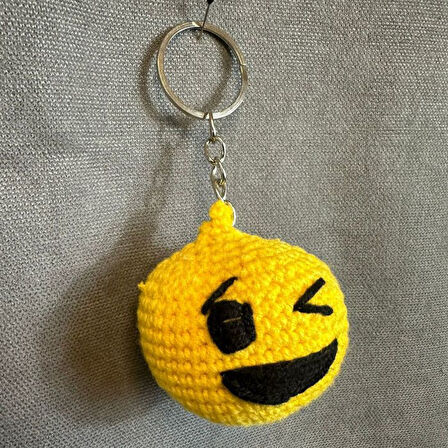 Uretti - Tuğba 9352 3517 El Yapımı Örgü Göz Kırpan Emoji Model Anahtarlık