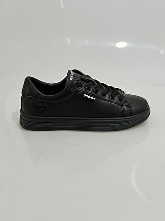 2885 Wickers Siyah-Siyah Bağcıklı Kalp Detaylı Bayan Spor Ayakkabısı