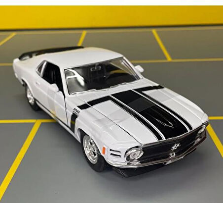 Welly Koleksiyon 1 / 24  1970 Ford Mustang Boss Beyaz Model Metal Araba