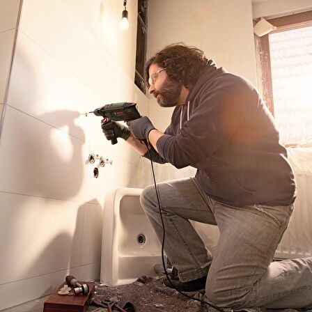 Bosch UniversalImpact 700 Darbeli Matkap + 15 PARÇA SET
