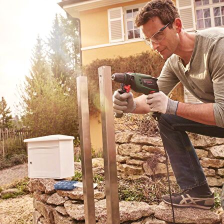 Bosch UniversalImpact 700 Darbeli Matkap + 15 PARÇA SET