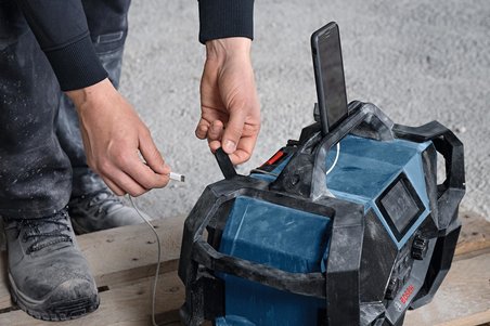 Bosch PRO GPB 18V H-6 SRC Power Radio Box Solo