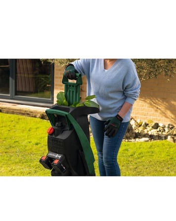 Bosch UniversalShredder 2X18V-25 Çift Akülü 4 Ah Dal Öğütme Makinesi