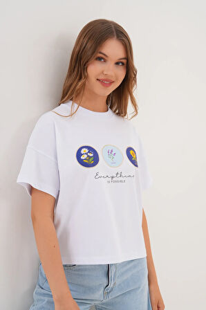 Beyaz Kadın Oversize Çiçek Everything is Possible Baskılı Tişört