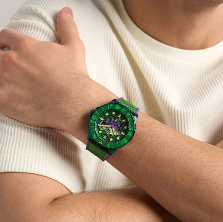 Fossil FLE1246SET Marvel x Fossil Limited-Edition Incredible Hulk Erkek Kol Saati ve Yaka İğnesi Seti