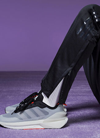 adidas Siyah - Kırmızı Erkek Koşu Ayakkabısı HP5969 AVRYN