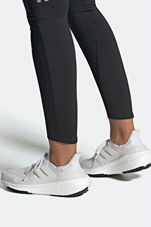 Ultraboost Lıght W Kadın Spor Ayakkabı Siyah GY9352 (YARIM NUMARA BÜYÜK ALMANIZI ÖNERİRİZ)