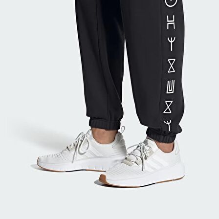 Adidas SWIFT RUN 23 BEYAZ Erkek Koşu Ayakkabısı