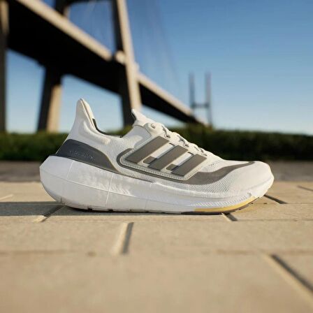 Adidas ULTRABOOST LIGHT Bej Erkek Koşu Ayakkabısı