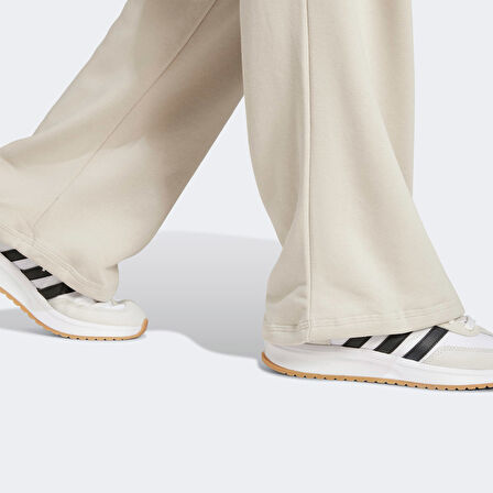 adidas Essentials Small Logo Feel Cozy Open Hem Kadın Bej Eşofman Altı