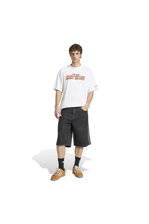 adidas Erkek  Beyaz  T-shirt NY CITY TEE KD8300