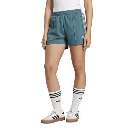 KC0682-K adidas Shorts Kadın Şort Ve Kapri Yeşil