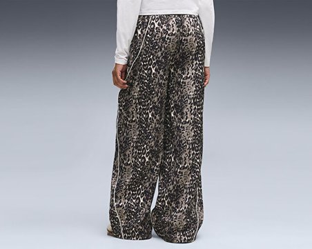 Puma PUMA SPORT ANIMAL AOP PANTS Kadın Günlük Eşofman Altı 69400581 Gri