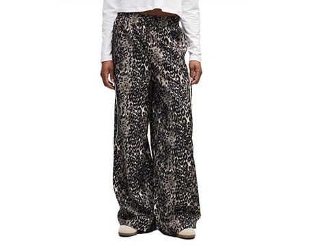 Puma PUMA SPORT ANIMAL AOP PANTS Kadın Günlük Eşofman Altı 69400581 Gri