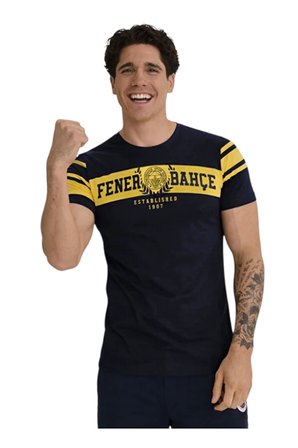 Fenerbahçe ERKEK KOLEJ ESTABLISHED 1907 TSHIRT LAZER KUTU HEDİYELİ