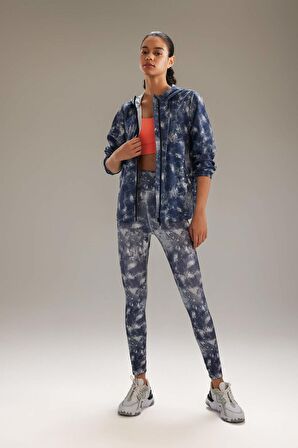 DeFactoFit Su İtici İnce Mont Rüzgar Geçirmez Slim Fit Dar Kesim Kapüşonlu Fermuarlı Esnek Dokulu Mevsimlik Baharlık B2459AX24SPBK81