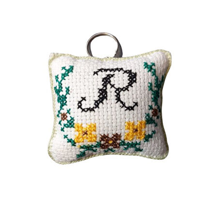 Uretti - Sibel 2453 6382 El Yapımı R Harfi Kanaviçe Anahtarlık